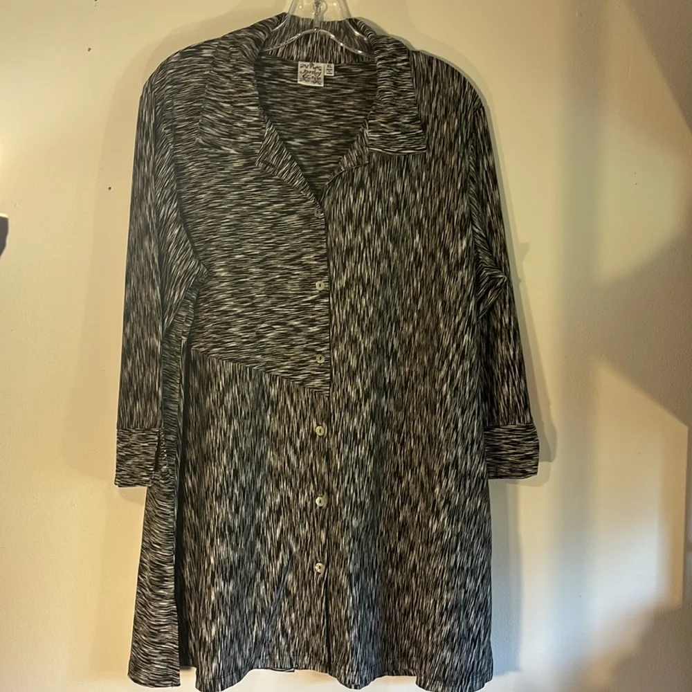 Parsley & Sage Monochrome Striped women’s Top - Picture 3 of 11